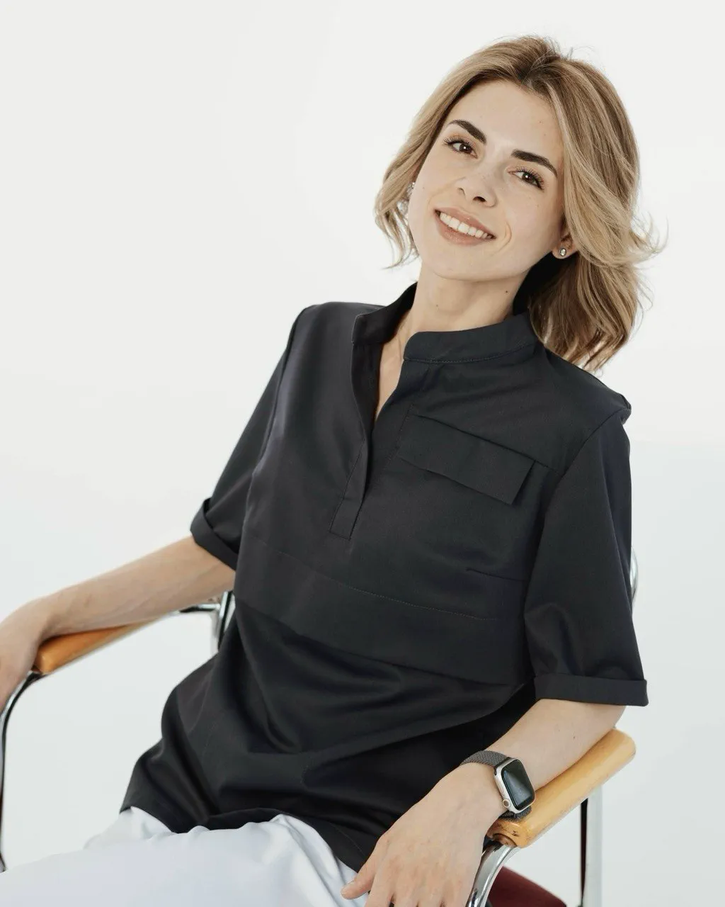 Елена Серебренникова — портрет в кресле